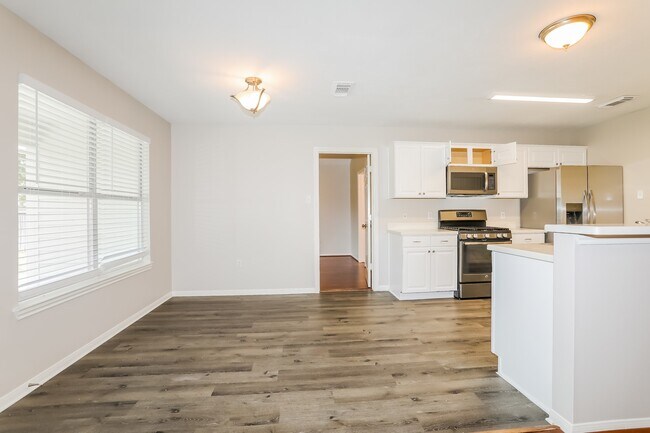 Building Photo - 7122 Woodland Oaks