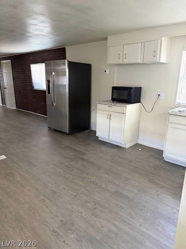 Building Photo - 1121 Pawnee Ln