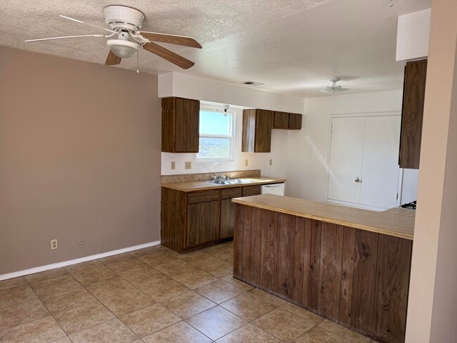 Building Photo - 1540 Glendale Ct SE