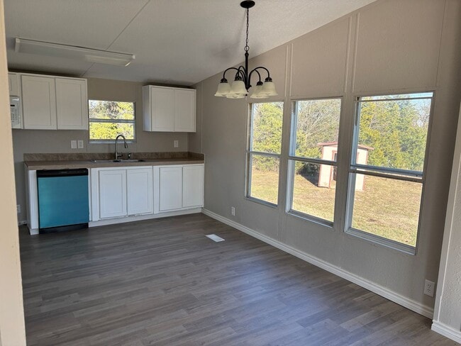 Building Photo - Rural 3/2 on Three Acres!