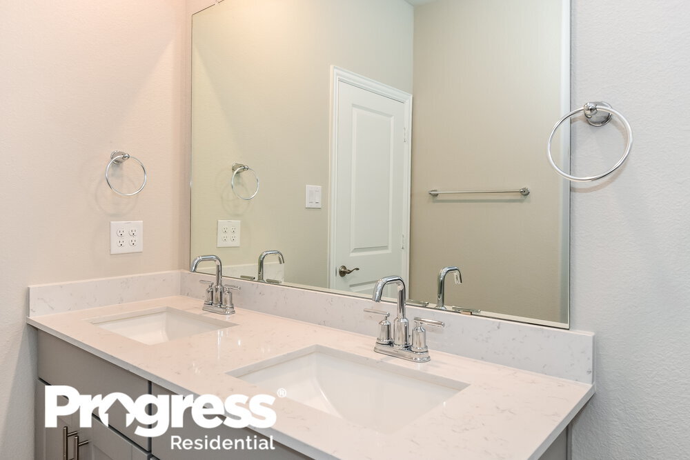 Building Photo - 1413 Rolling Fox Dr