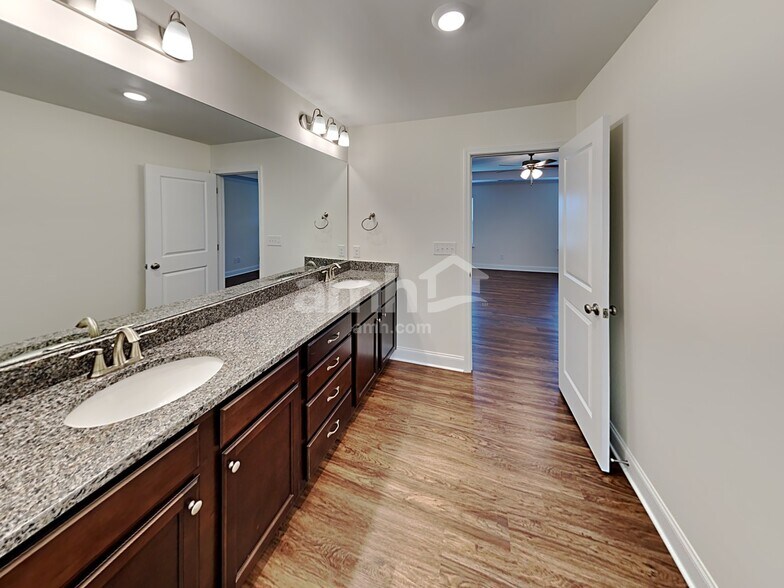 Building Photo - 4841 Chutney Dr