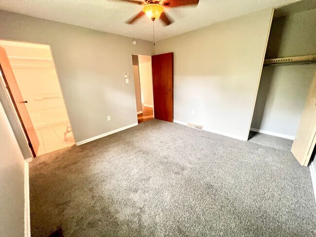 Building Photo - 3 Bed 2 Bath- Hopewell Township Pa!