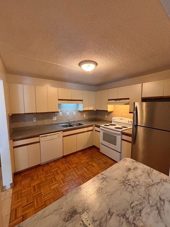 Building Photo - 200 Cove Way