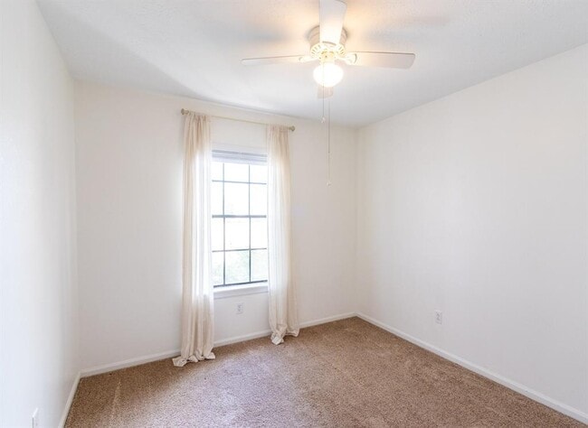 Building Photo - 17283 Saturn Ln