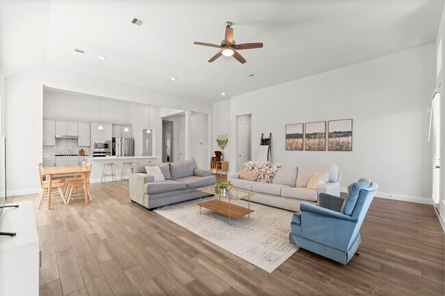 Building Photo - 15949 Hayes Mkt Lp