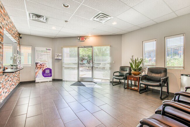 Building Photo - Move-in ready professional office space fo...