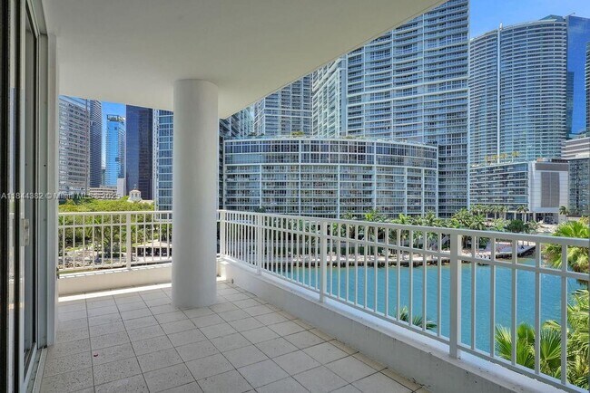 Building Photo - 801 Brickell Key Blvd