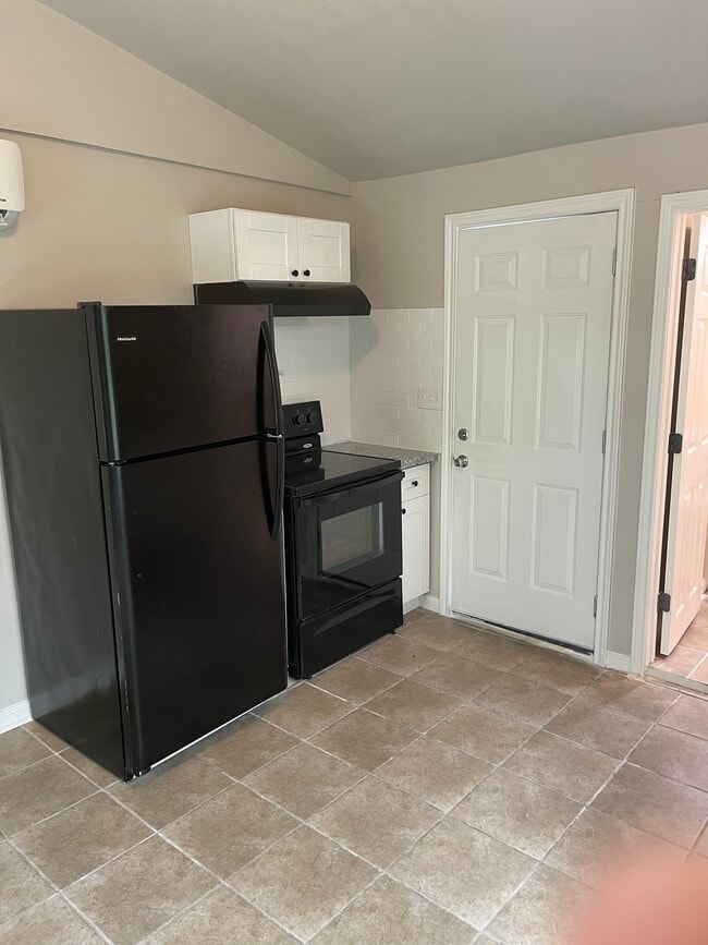 Building Photo - 6623 Myrtle St