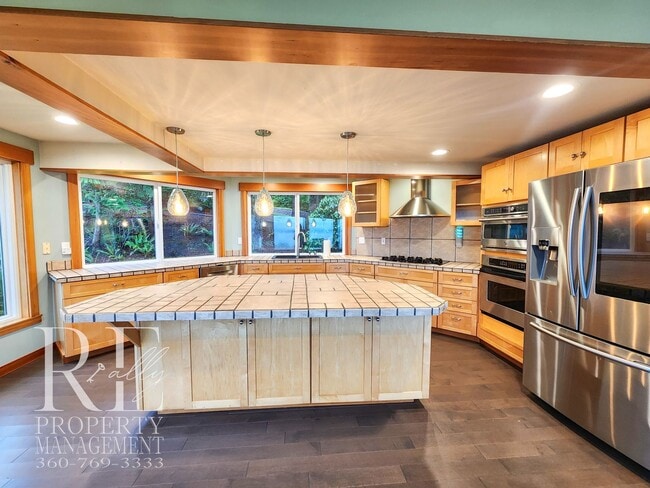 Building Photo - MOVE-IN SPECIAL: 50% OFF FIRST MONTHS RENT - Waterfront Rustic Retreat with Vaulted Ceilings, Pic...