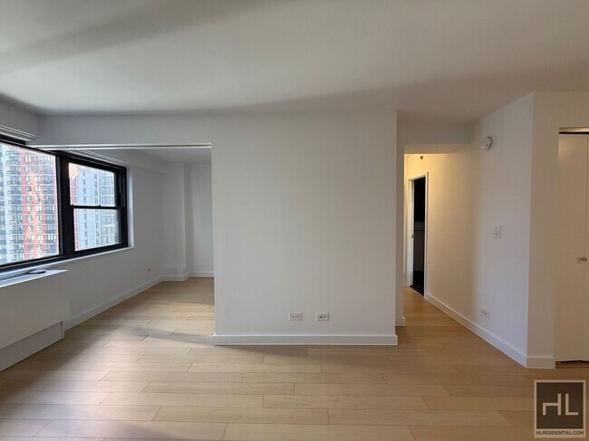 Building Photo - East 39th Street