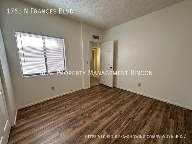 Building Photo - Upgraded 3 bed 2 bath - Central