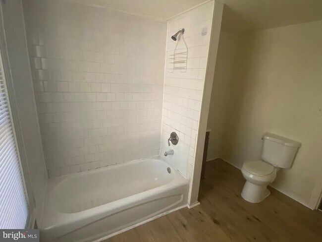 Building Photo - 1857 E Lippincott St