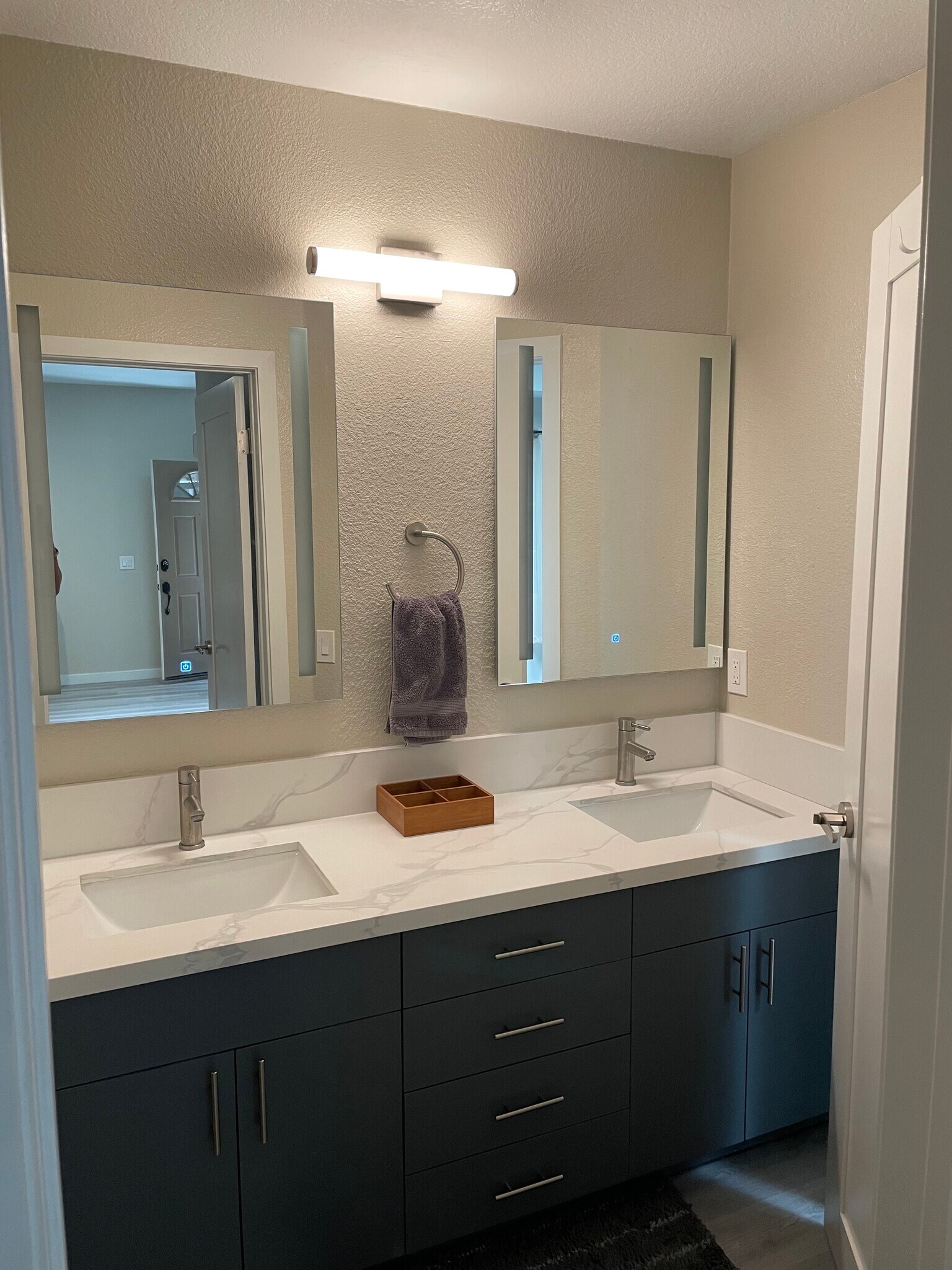 Bathroom entry from livingroom - 626 Lake St
