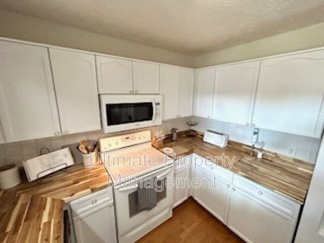 Building Photo - 2447 Frink Lake Dr