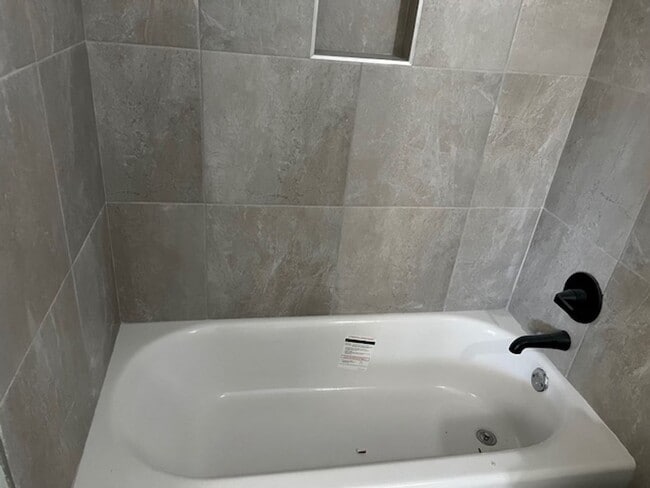 Building Photo - 3/2 Large Backyard, NEWLY renovated Kitchen & Baths