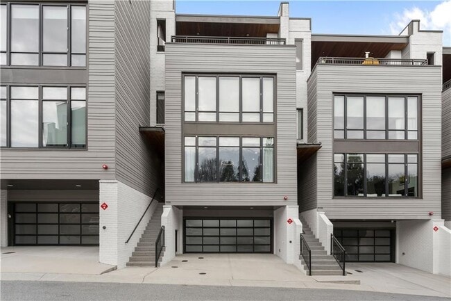 Building Photo - 906 Lenox Blvd