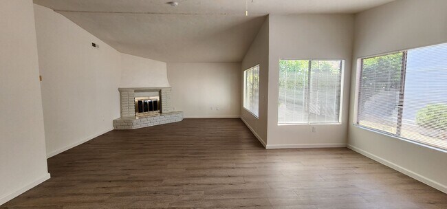 Building Photo - 664-664 1/2 I Ave.