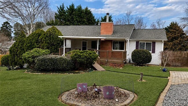 Building Photo - 1825 Skyline Dr