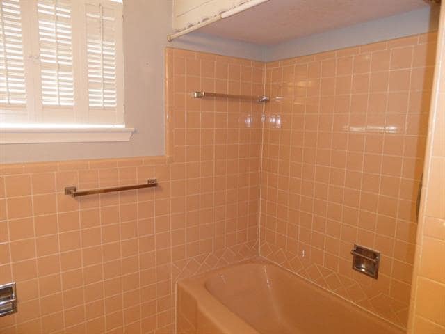 Building Photo - 10643 Lakemere Dr