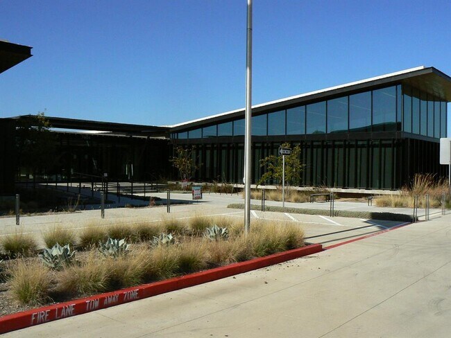 Building Photo - 7800 Hillock Terrace