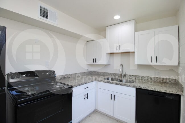 Building Photo - 609 S Bellview