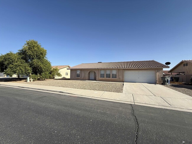 Building Photo - 6141 E 40th Pl