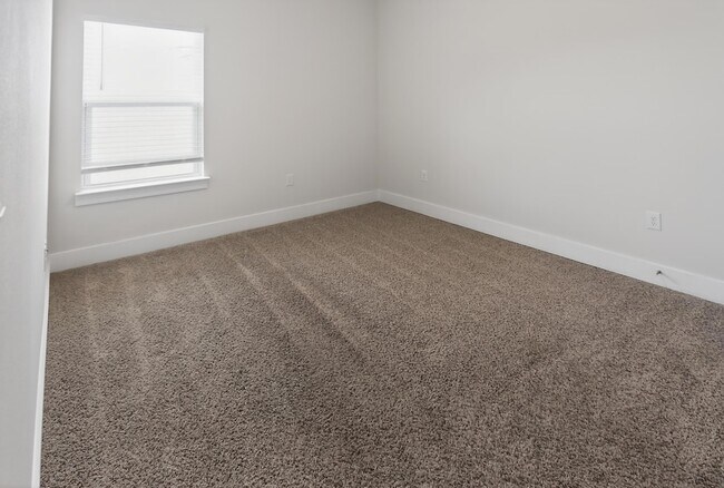 Building Photo - 1110 Shoal River Dr