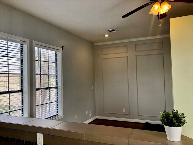 Building Photo - 543 W 27th St