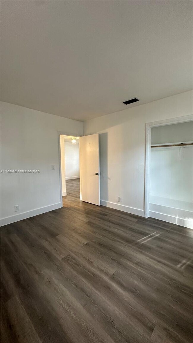 Building Photo - 4011 NE 8th Ave