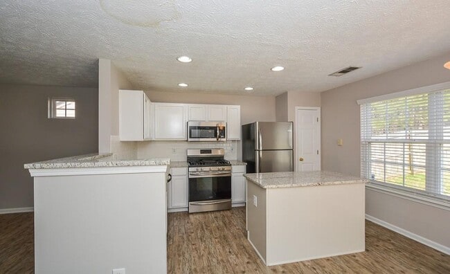 Building Photo - 612 Spanish Oak Dr