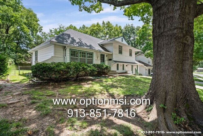 Building Photo - Comfort, Space & Style – Beautifully Updated Split-Level Home