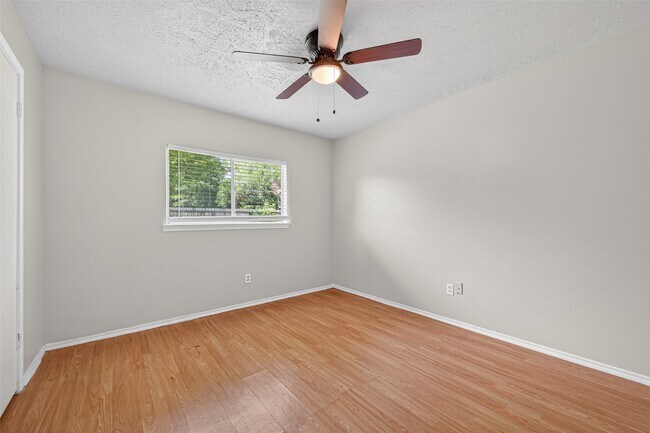 Building Photo - 2310 Woodwind Dr