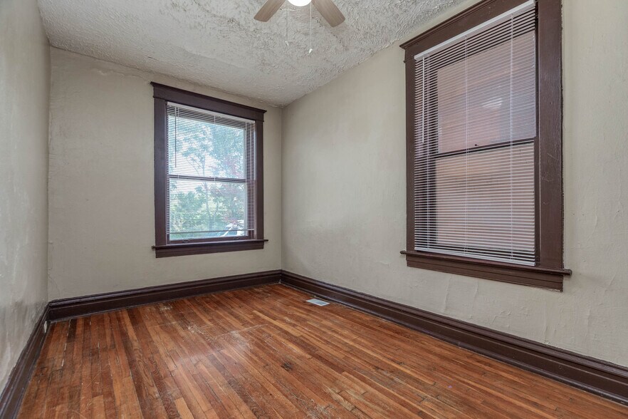 Building Photo - 3952 De Tonty St