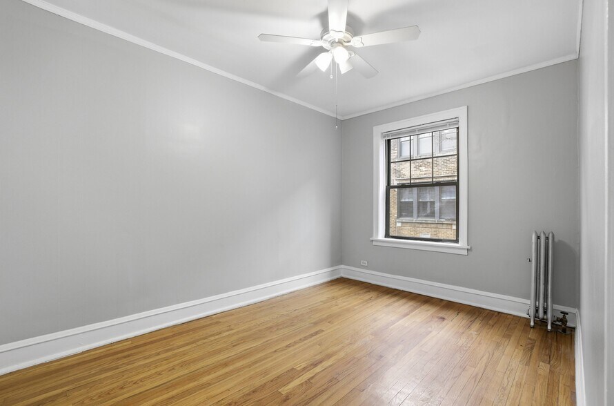 Building Photo - 2336 W Addison St