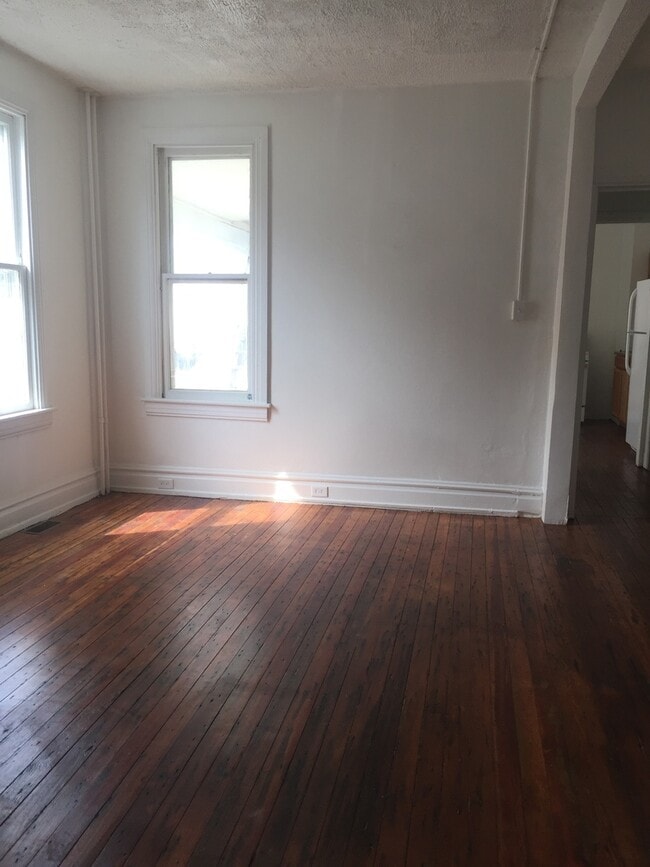 Building Photo - Coming Soon! Close to transportation, park...