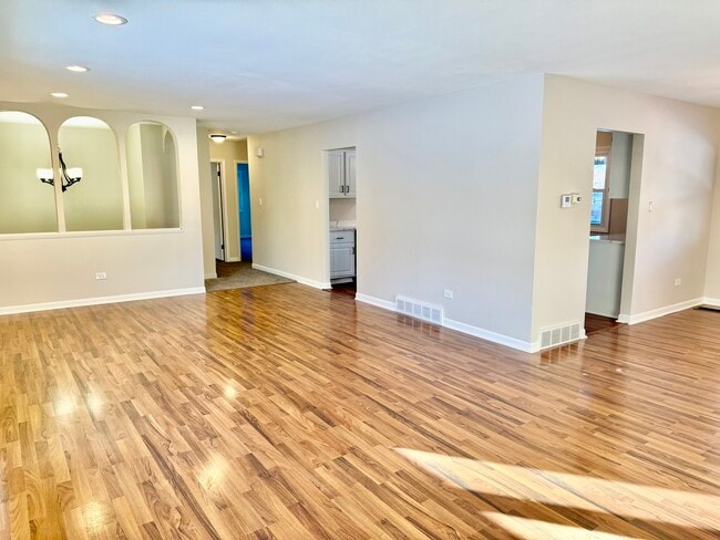 Building Photo - 619 41st St