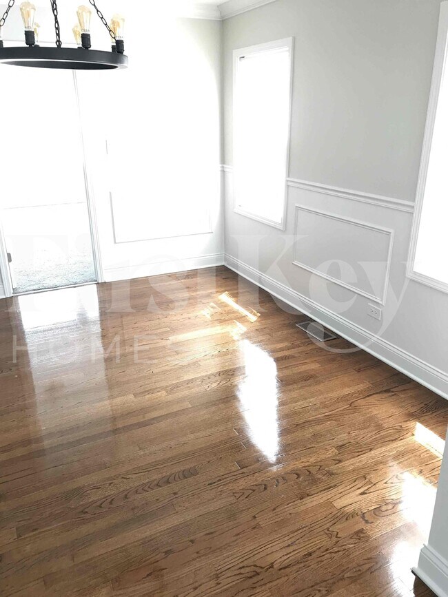 Building Photo - 2607 W 81st St