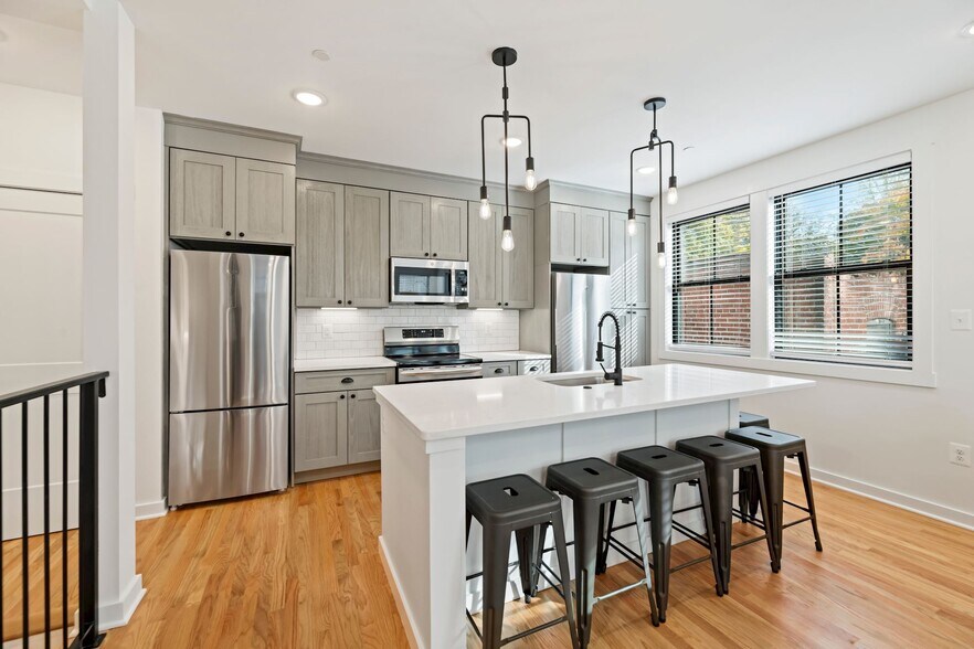 Building Photo - 423 Quincy St NW