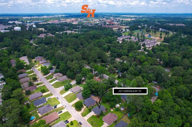Building Photo - ***First Month FREE*** 3 bed 2 bath House