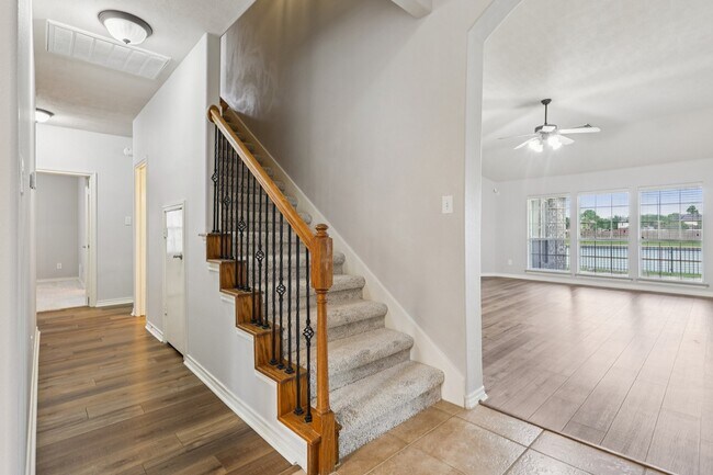 Building Photo - 10206 Pine Flats Dr