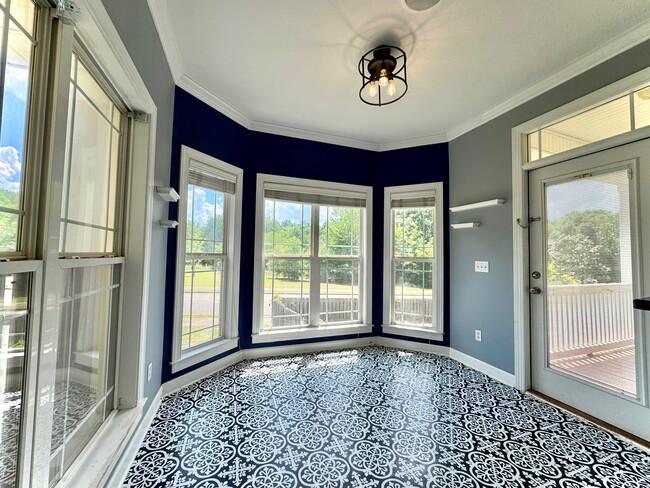 Building Photo - 214 Southern Winds Dr