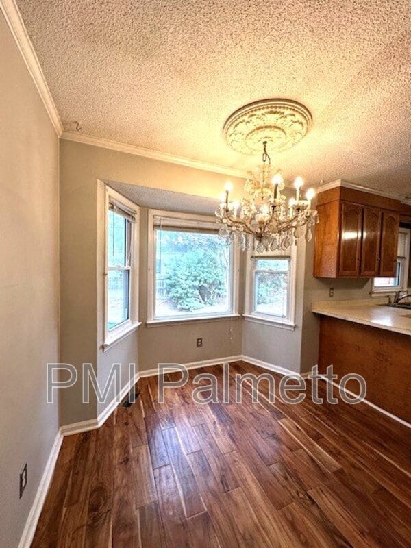 Building Photo - 105 Larkspur Ct