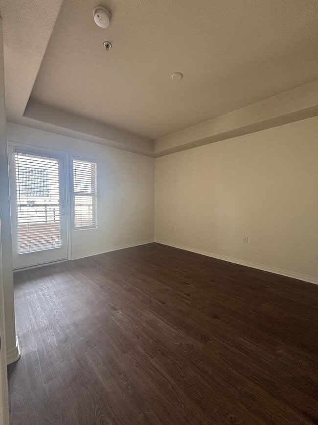 Building Photo - Stunning 2-Bedroom Condo with Panoramic Downtown Views