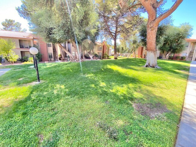 Building Photo - BEAUTIFUL 2 BED 2 BATH SECOND FLOOR CENTRAL LAS VEGAS CONDO