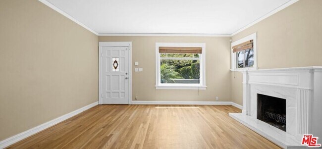 Building Photo - 1149 N Poinsettia Pl