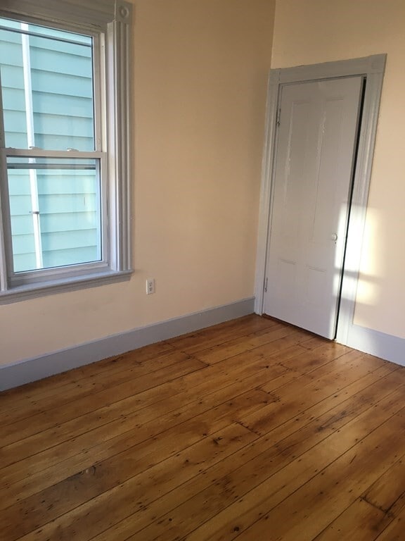 Building Photo - 22 W Walnut Park