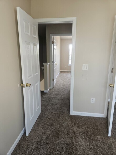 Building Photo - 500 Jaclyn Cir