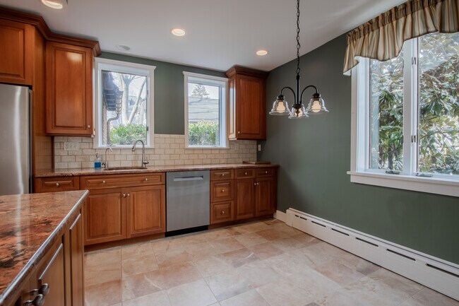 Building Photo - 3 Monmouth Ave