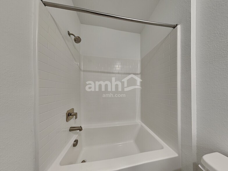 Building Photo - 9171 Ribbon Mdw Ct